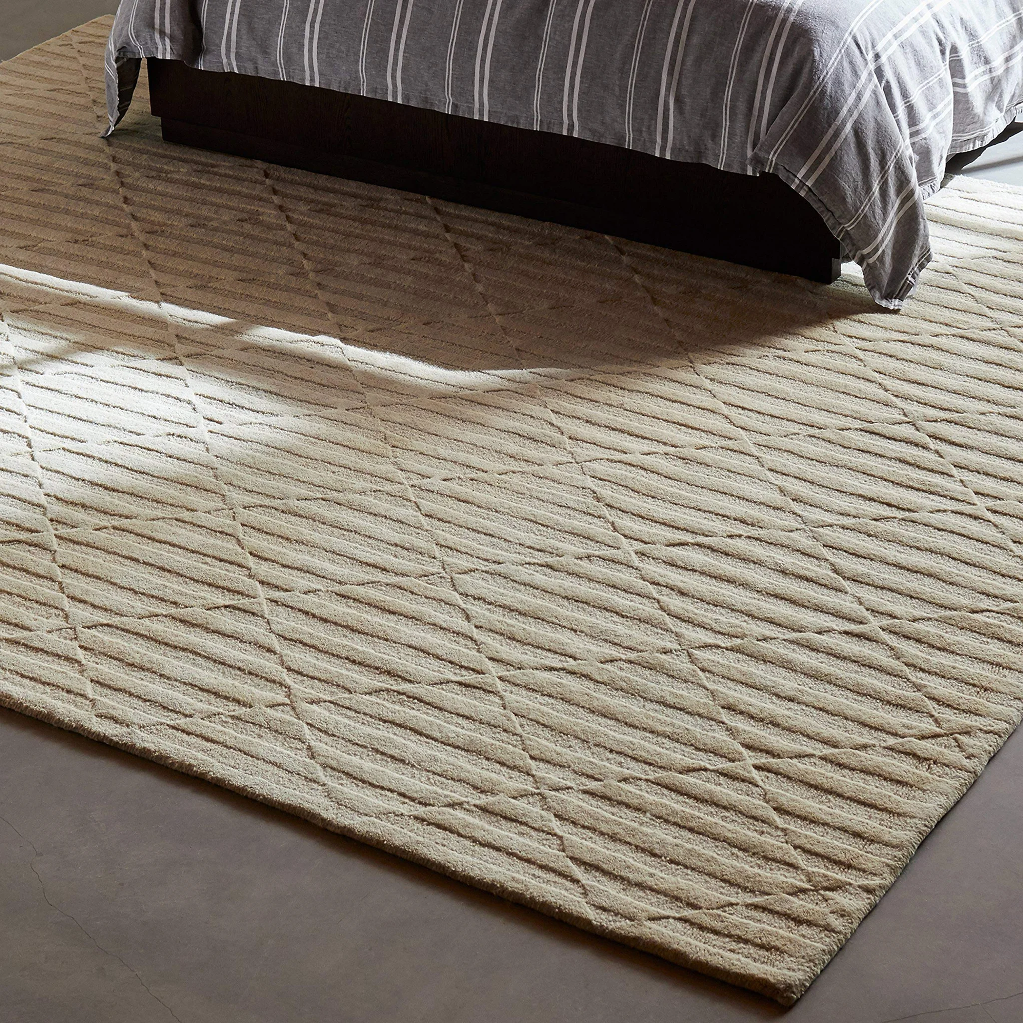 Geometric Criss-Cross Wool Area Rug – Cream Neutral Tufted